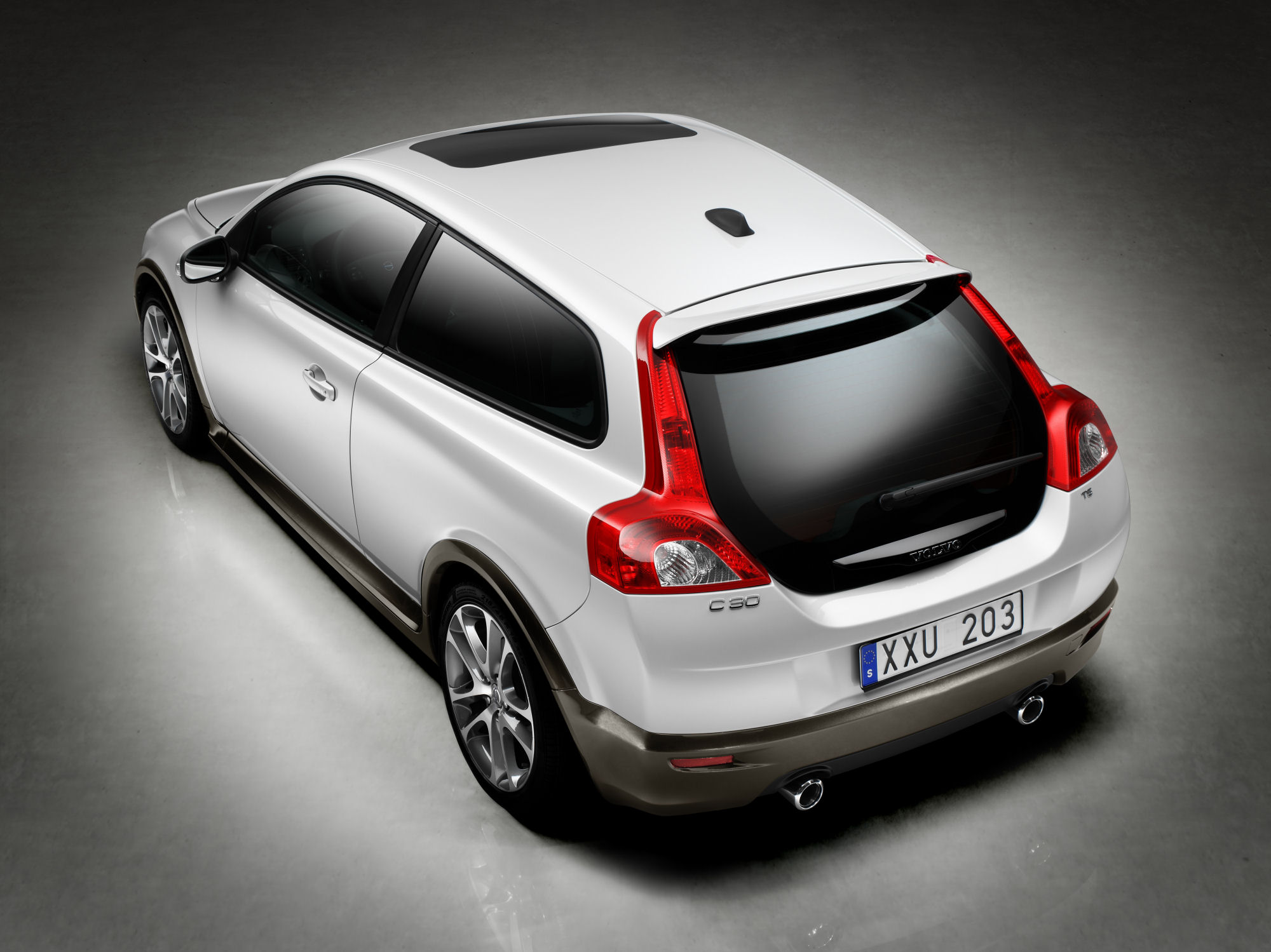 VOLVO_C30_WHITE_OUT_06